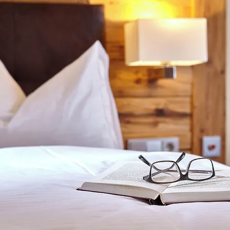 أورا-زاولغروب فندق 3*